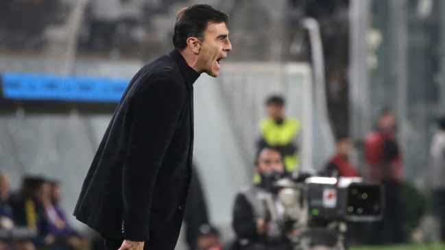 Un duro cruce se produjo entre Gustavo Quinteros y el plantel de Colo Colo tras la derrota ante Boca