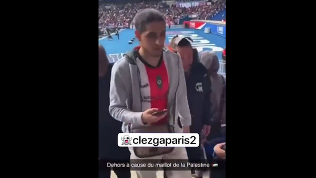 Hincha fue expulsado del Parque de los Príncipes en París por vestir la camiseta de Palestino