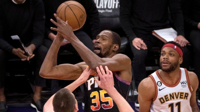 Booker y Durant tuvieron tremendas actuaciones para darle vida a Suns ante Nuggets por la NBA