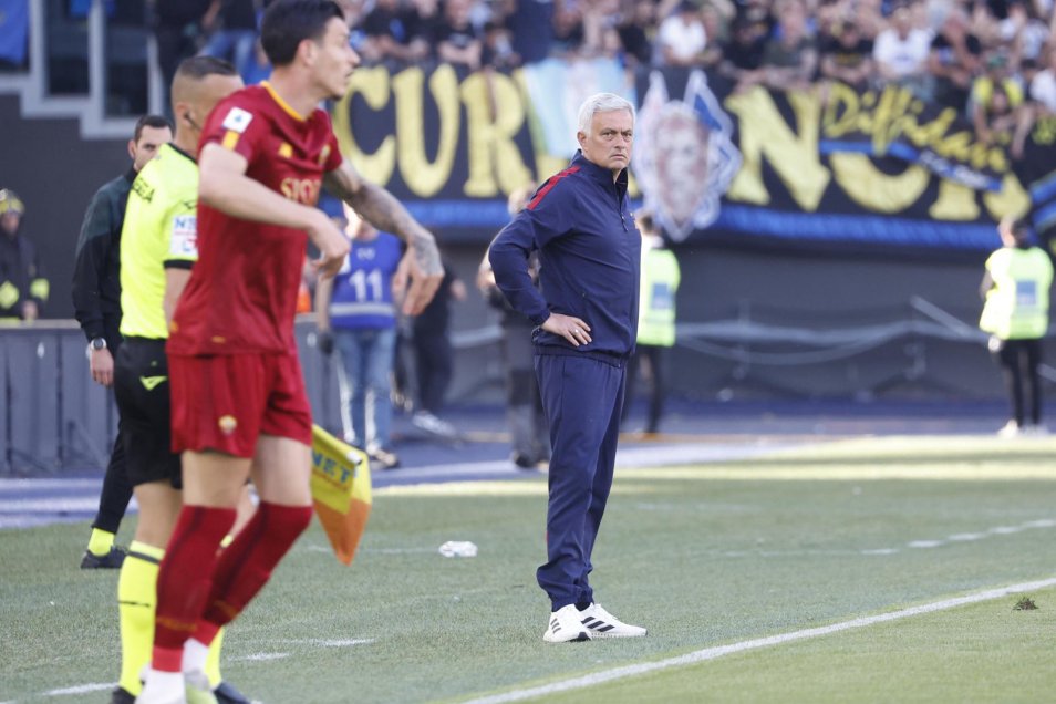 El fastidio de Mourinho en la derrota de AS Roma frente a Inter en la Serie A