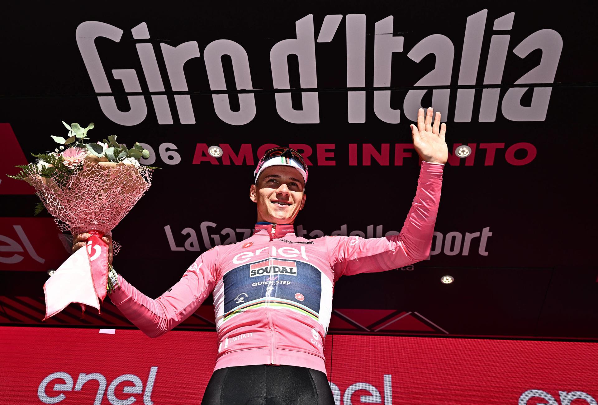 Remco Evenepoel tomó el liderato en la primera etapa del Giro de Italia