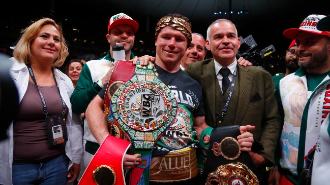 “Canelo” Alvarez venció por votación unánime a Ryder y retuvo sus cetros mundiales