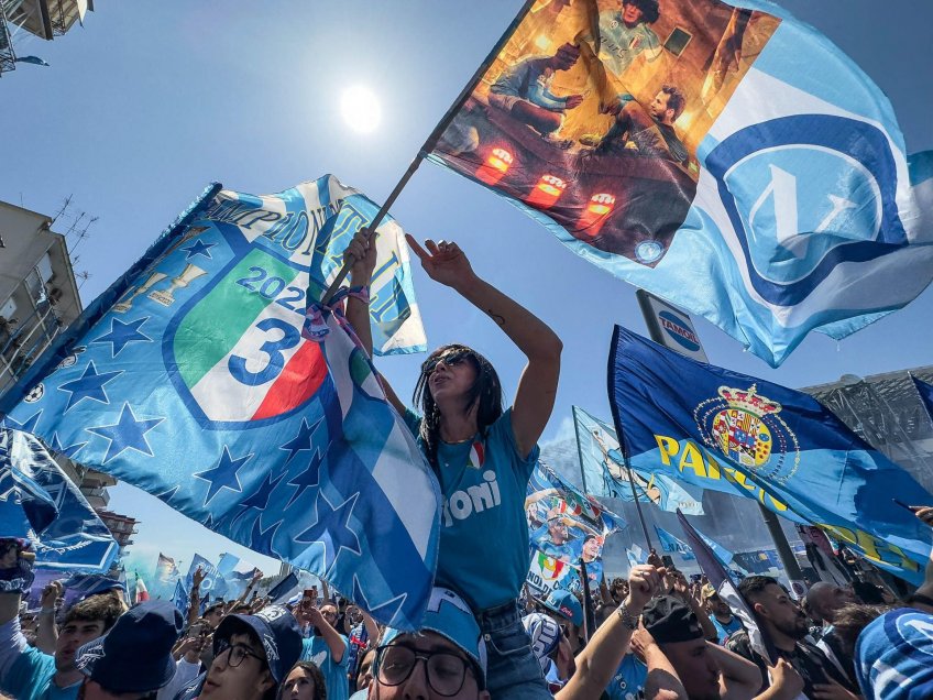 La locura de los hinchas de Napoli en su primer partido como local tras la conquista del Scudetto