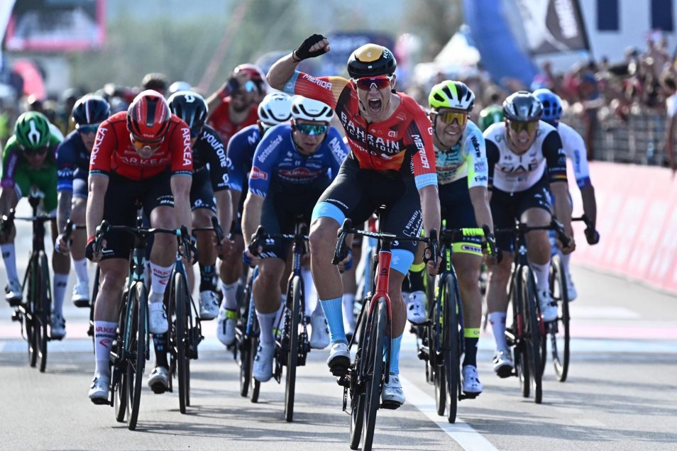 Jonathan Milan ganó la segunda etapa y Remco Evenepoel sigue líder en el Giro de Italia