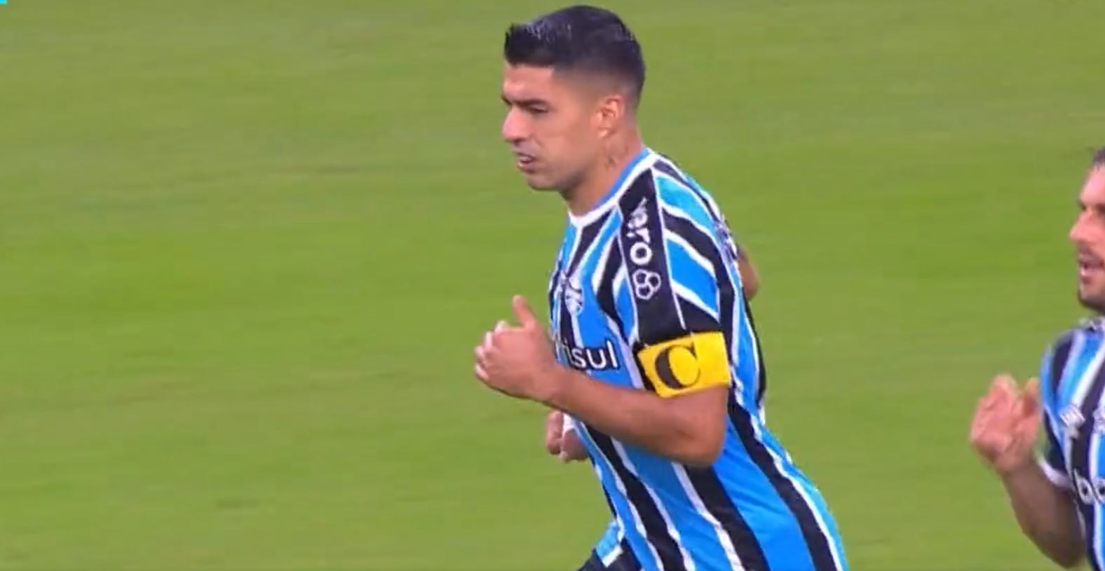 ¡Pistolero! Luis Suárez anotó por primera vez en el Brasileirao con golazo a Bragantino