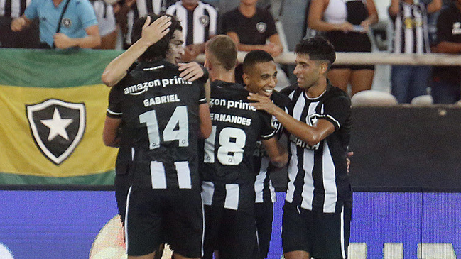 Joao Victor deslumbró con golazo de taco en la victoria del líder Botafogo sobre Atlético Mineiro