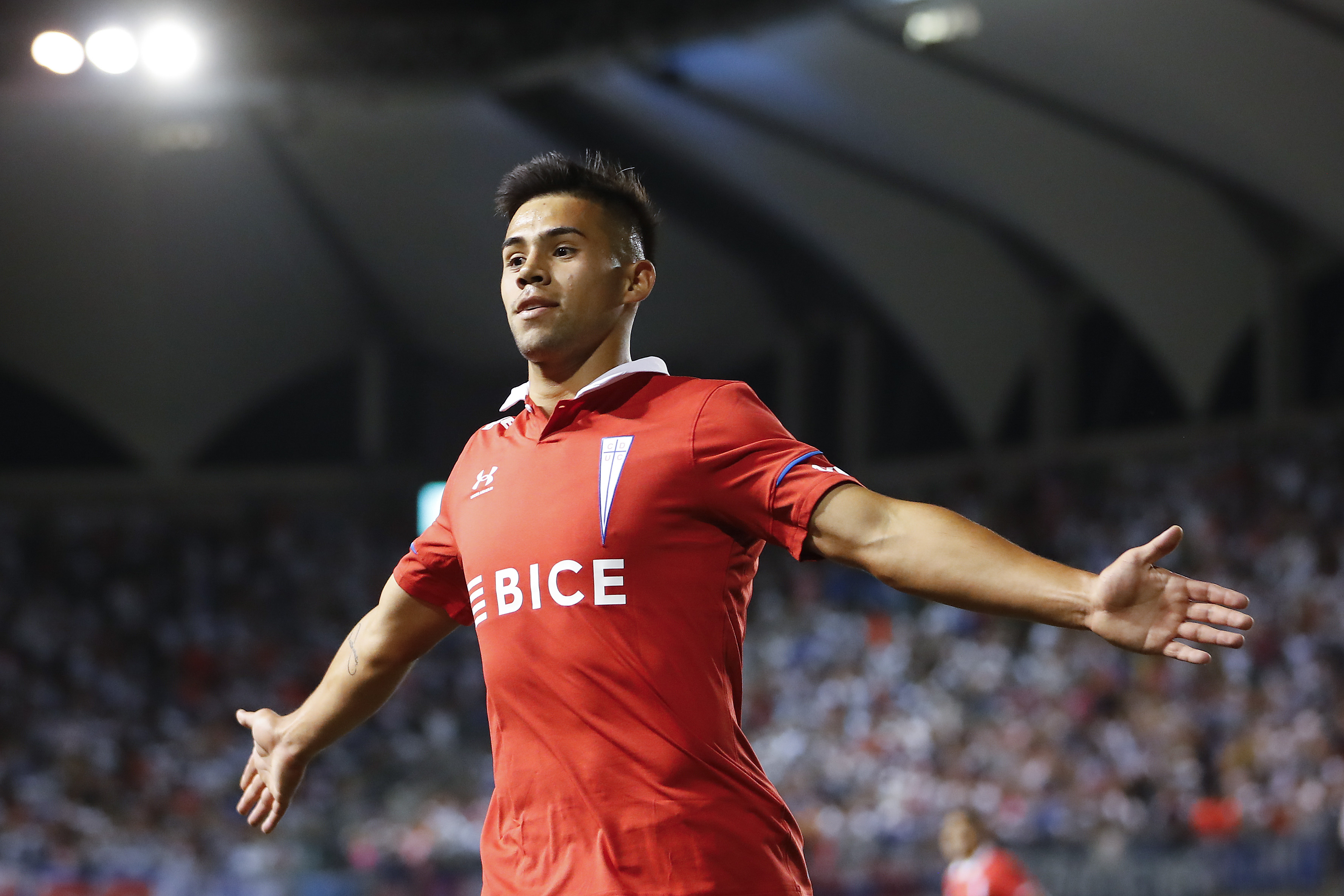 Alexander Aravena es la única duda de Ariel Holan en la UC para el duelo con Huachipato