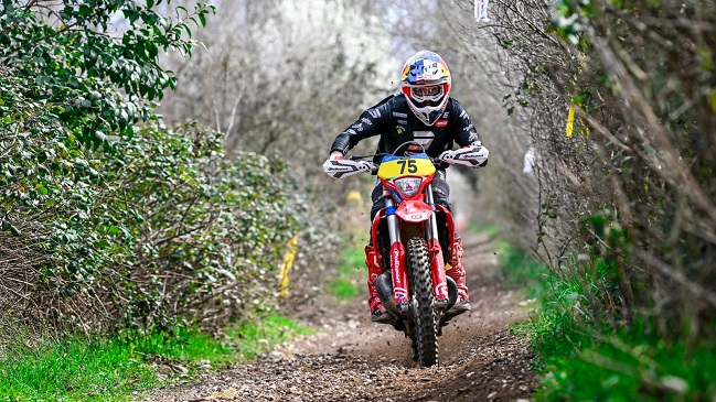 Benjamín Herrera se mantuvo en el top ten en el Campeonato del Mundo Enduro GP