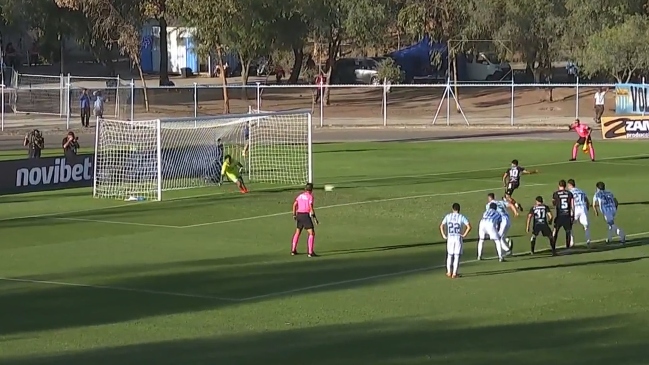 Gastón Rodríguez le dio un empujón a Magallanes al atajar un penal ante Curicó