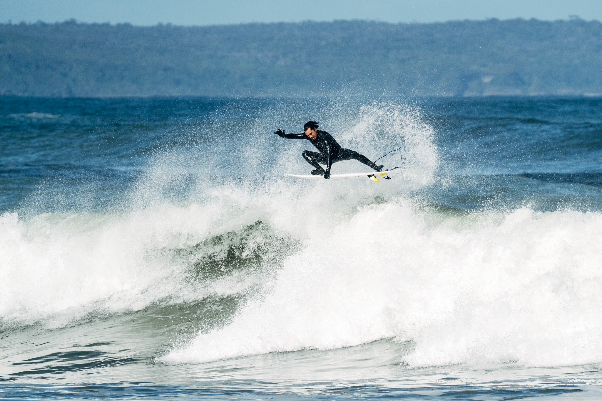 Los surfistas Nicolás Vargas y Guillermo Satt estrenaron película “Felicilandia”