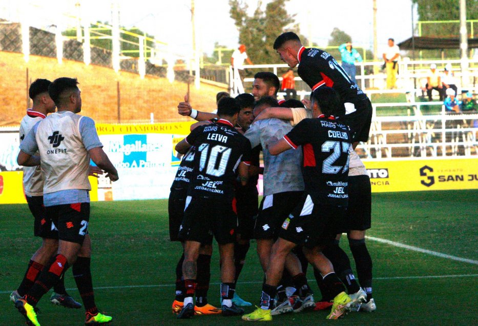 Curicó Unido logró valiosa victoria ante Magallanes para respirar en el fondo