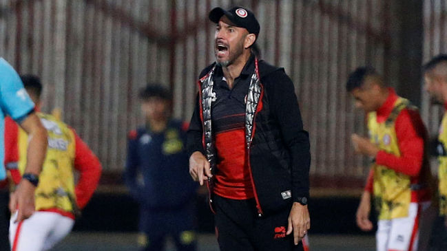 Asistente técnico de La Calera: Se nota que la cancha del Santa Laura no está en buen estado