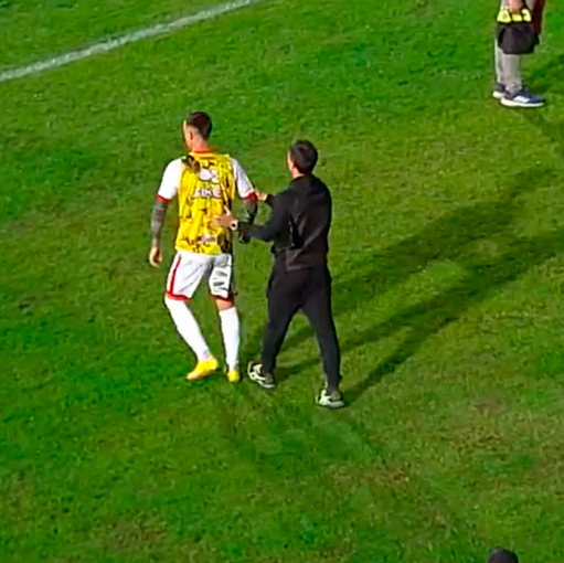 Tomás Asta-Buruaga protagonizó caliente discusión con un hincha en Santa Laura