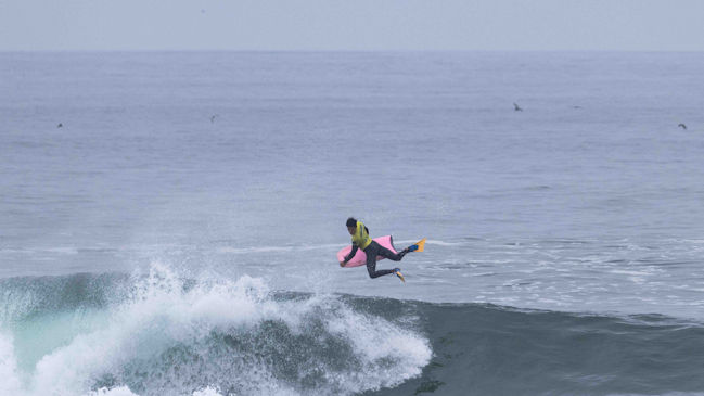 Matías Díaz fue la figura chilena en cuarta jornada del Erizos Internacional Iquique Bodyboard Pro