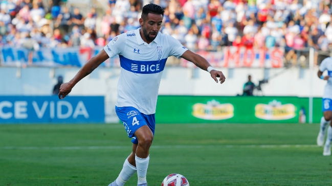 Mauricio Isla será baja en el duelo de la UC ante Copiapó por una molestia física