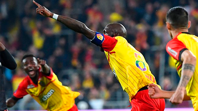 RC Lens remontó ante Reims y mantuvo su acecho a París Saint Germain
