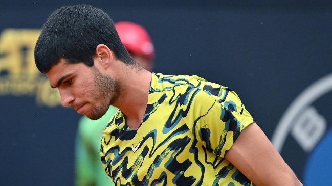 Alcaraz aseguró su regreso al número uno y lo festejó con triunfo sobre Albert Ramos