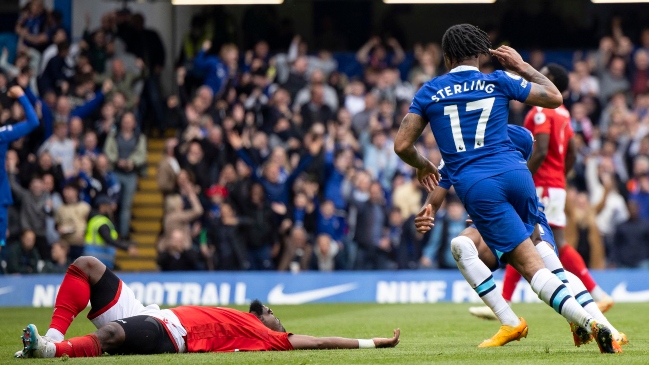 Raheem Sterling marcó un doblete en empate de Chelsea con Nottingham Forest