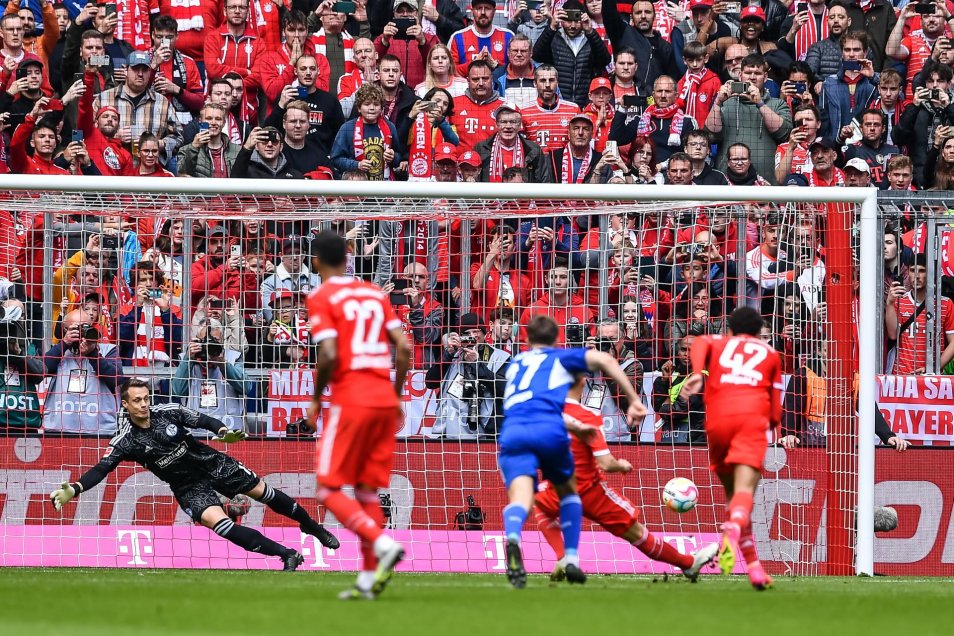 Bayern Munich recuperó sensaciones con goleada sobre Schalke y sigue líder de la Bundesliga