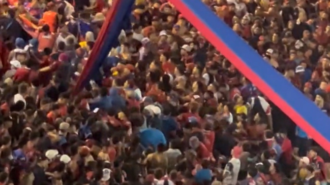 ¿Les suena conocido? Barristas de Cerro Porteño se enfrentaron en el duelo ante Olimpia