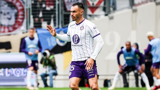 Duelo de Toulouse de Gabriel Suazo fue retrasado por “bultos sospechosos” en las gradas