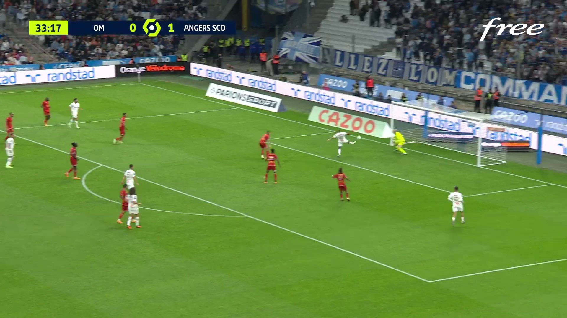 ¡De goleador! Alexis Sánchez apareció solo por el medio del área para anotar ante Angers