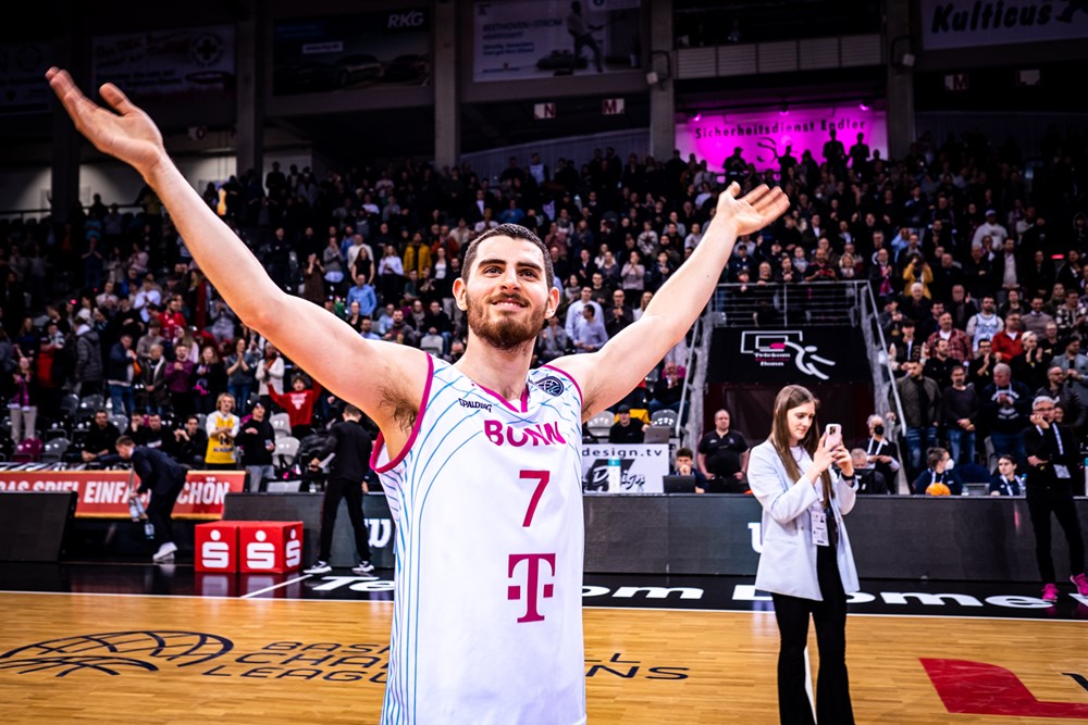 Chileno Sebastián Herrera se coronó en la Champions League de baloncesto