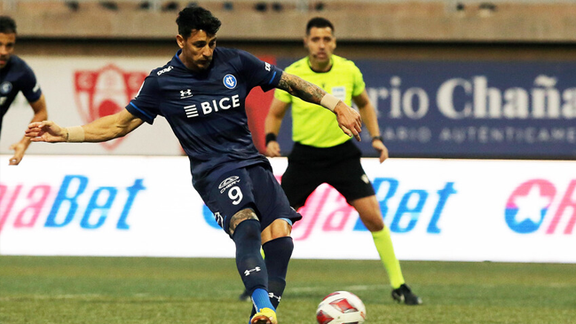 Fernando Zampedri abrió la cuenta de la UC ante Copiapó vía lanzamiento penal