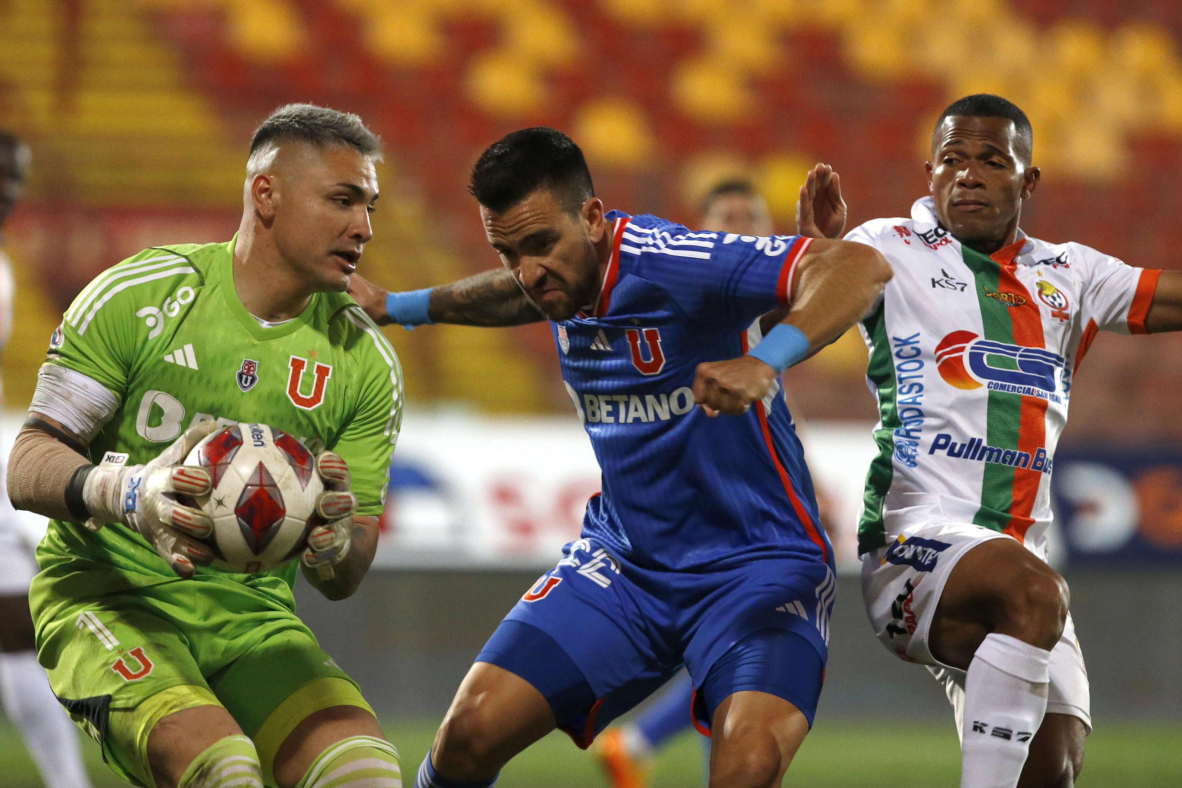 “En la ruta del León”: La trastienda del empate de la U y Cobresal en Santa Laura