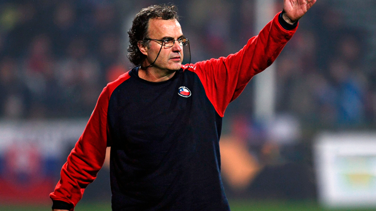 La FIFA recordó legado de Bielsa como “el padre de la generación dorada chilena”