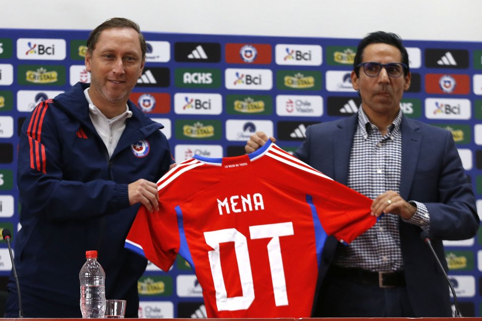 Luis Mena fue presentado como flamante DT de la Roja Femenina