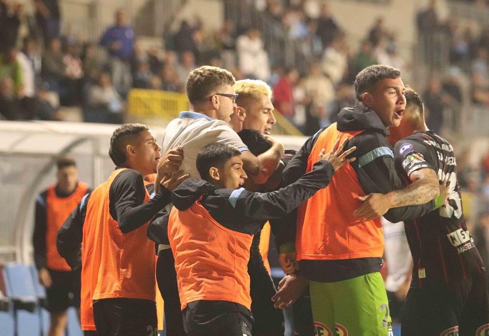 Deportes Iquique se impuso con agónica remontada ante La Serena en el Ascenso