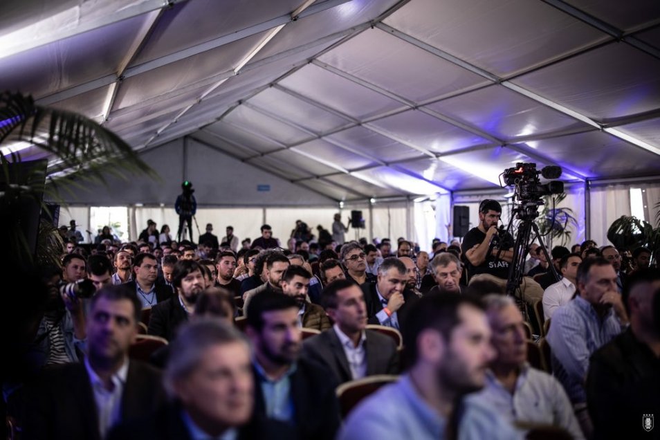 Así fue la presentación de Bielsa en la selección uruguaya en el Centenario de Montevideo