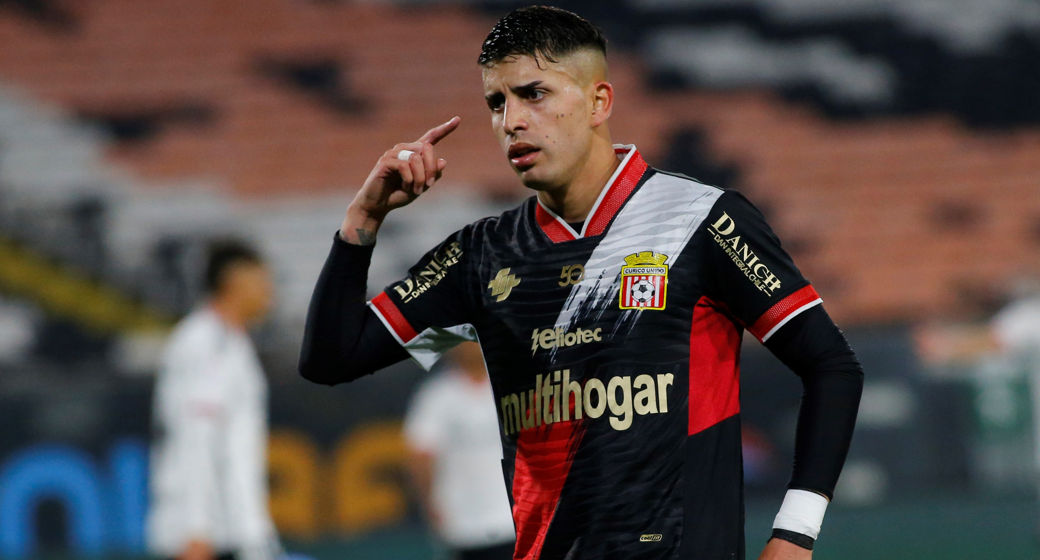 Jason Flores dejó parado a Fernando De Paul con golazo de Curicó Unido a Colo Colo