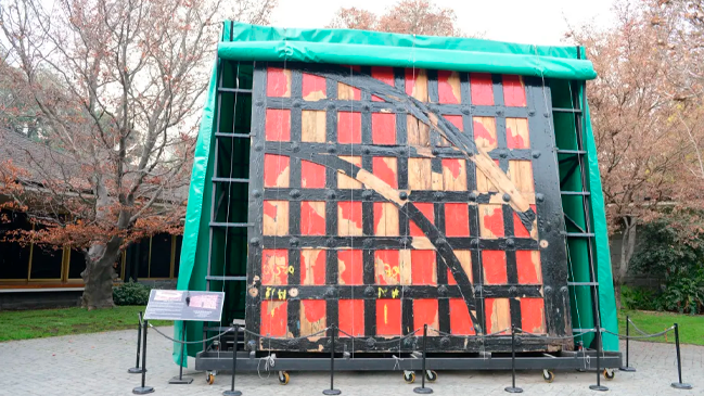 Director del Museo de la Moda contó el precio de las puertas originales del Estadio Wembley