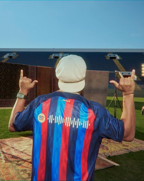 Ronaldinho se volvió a lucir con la camiseta de FC Barcelona