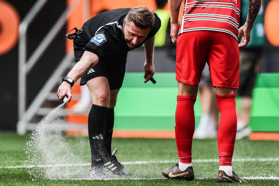 Dortmund se impuso a domicilio a Augsburgo y quedó con la primera opción del título en Alemania