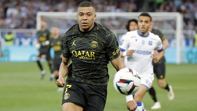 [VIDEOS] Mbappé aprovechó una ráfaga y marcó dos golazos para PSG