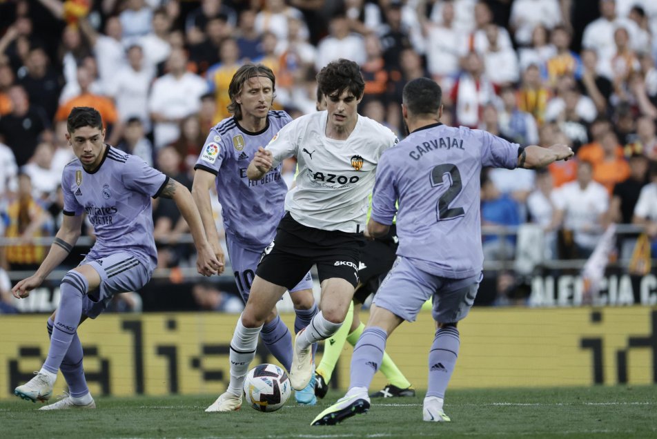Valencia respiró con triunfazo ante Real Madrid en duelo marcado por polémicas de Vinícius