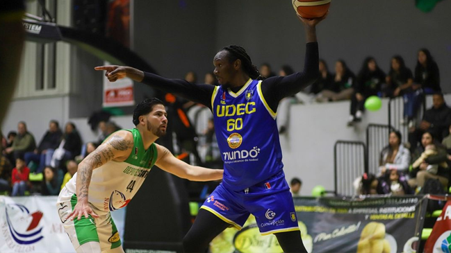 La UdeC tumbó a Deportes Castro y avanzó a semifinales de la Liga Nacional de Básquetbol