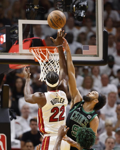 Miami Heat humilló a los Celtics en Boston y se acercó a la final de la NBA