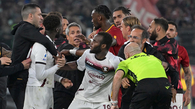 Golazos y con final polémico: Roma y Salernitana igualaron en el Estadio Olímpico