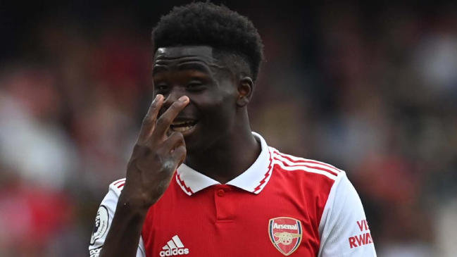 Bukayo Saka renovó hasta el 2027 su compromiso con Arsenal