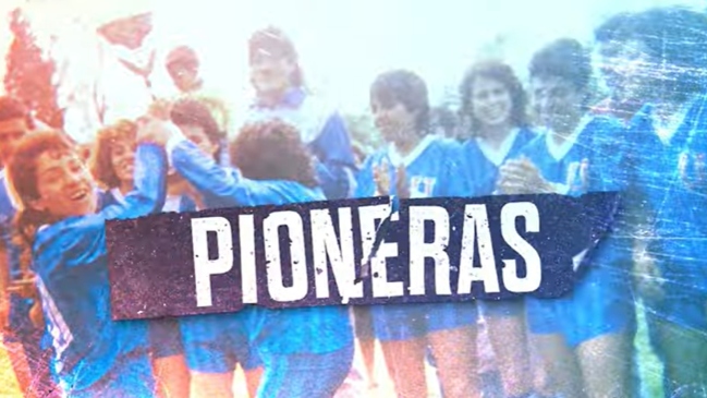 La U reunió al plantel femenino actual con la primera generación de Leonas