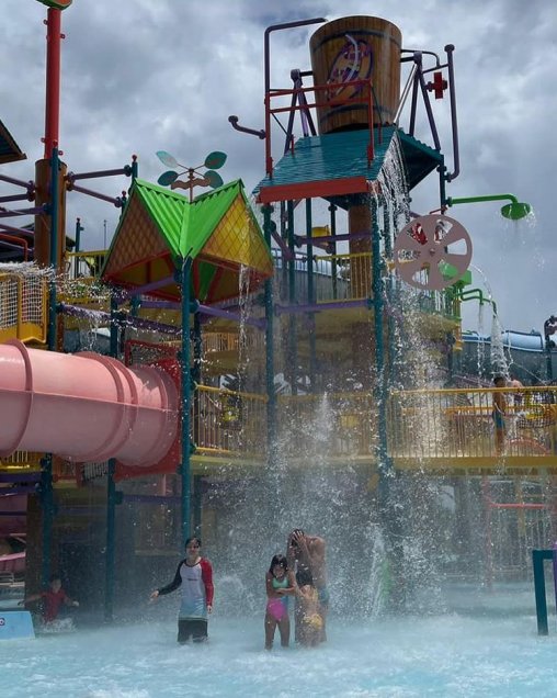 Mauricio Isla disfruta momentos familiares en Orlando a la espera de definir su futuro