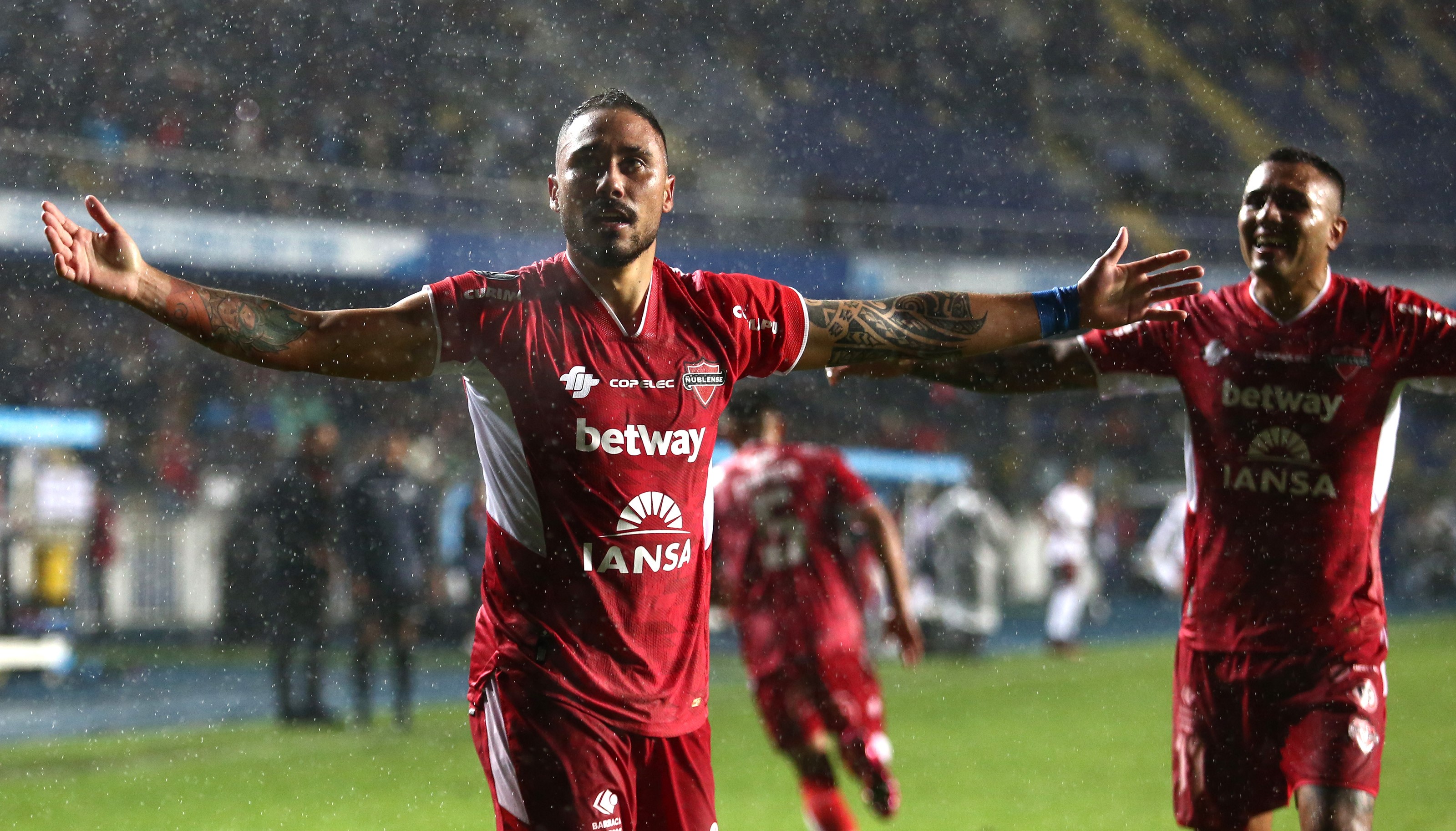 [VIDEO] El tremendo golazo de Jorge Henríquez para el empate de Ñublense ante Flamengo
