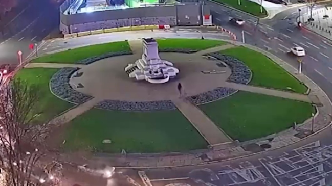 ¡Crack! Solitario hincha de Audax llegó a Plaza Italia para celebrar triunfo ante Santos