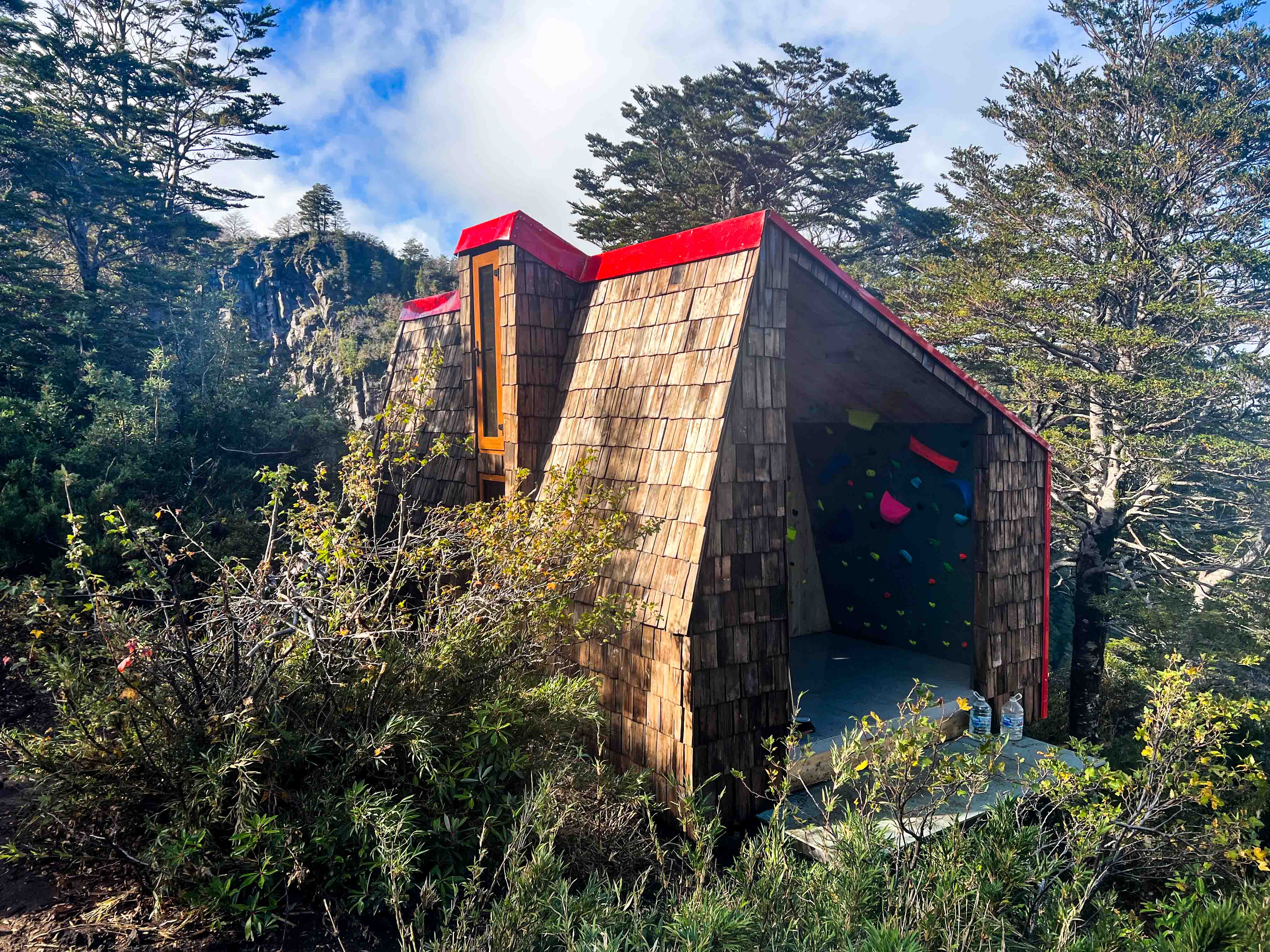 Fundación DeporteLibre inauguró primer refugio de montaña en el volcán Calbuco