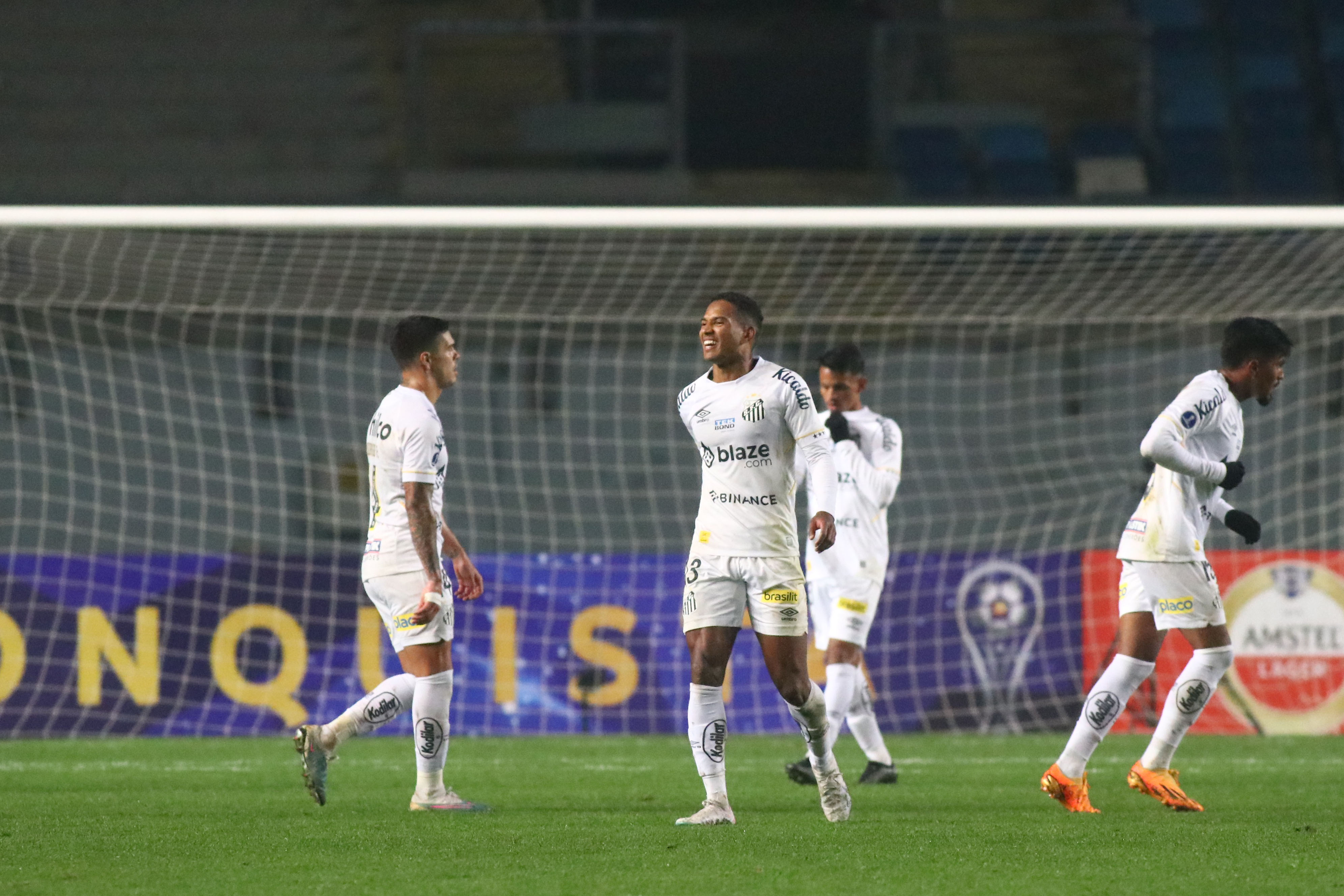 Santos defiende retirar el equipo de la cancha en nuevos casos de racismo