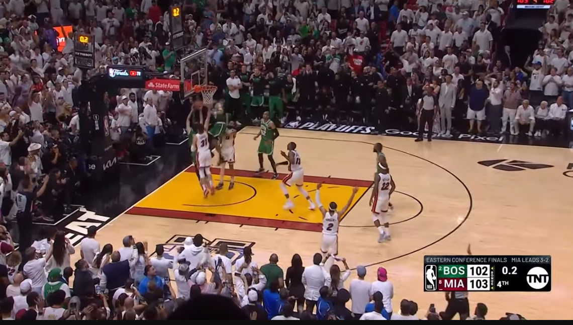 El increíble puntazo de Derrick White para la dramática victoria de los Celtics ante Miami Heat